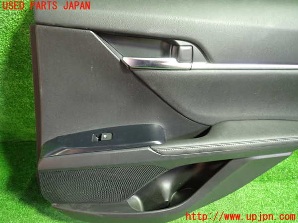 1UPJ-9239761294]カムリハイブリッド(AXVH70)右後ドア内張り 中古_2