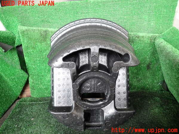 1UPJ-9239777771]ジープ・グランドチェロキー(WK36A)ラゲッジトレイ1 中古_2