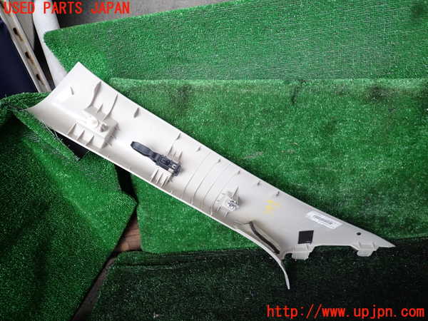 1UPJ-9239777655]ジープ・グランドチェロキー(WK36A)右フロントピラートリム 中古_2
