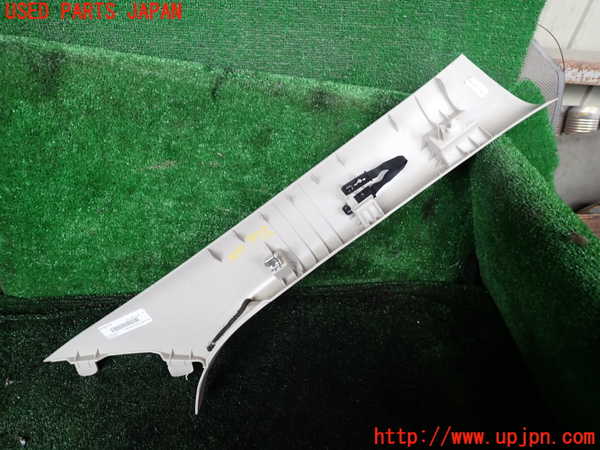 1UPJ-9239777660]ジープ・グランドチェロキー(WK36A)左フロントピラートリム 中古_2