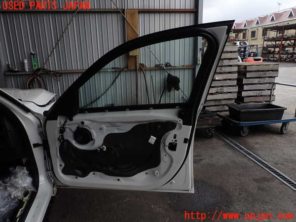 2UPJ-9239791230]BMW 320i(3B20)右前ドア (43R-001735) 中古 (F30)_4