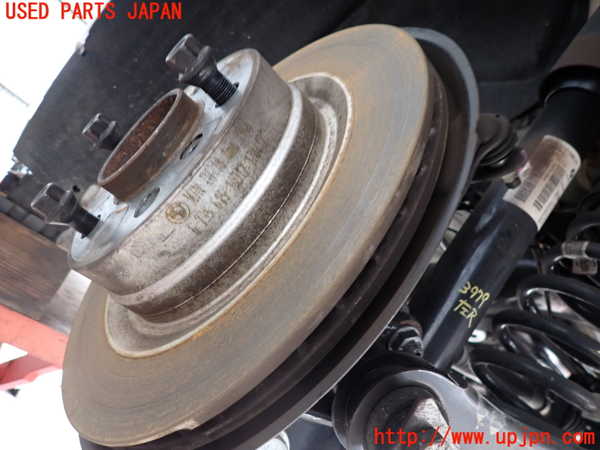 2UPJ-9239794305]BMW 320i(3B20)左リアナックルハブ 中古 (F30)_2
