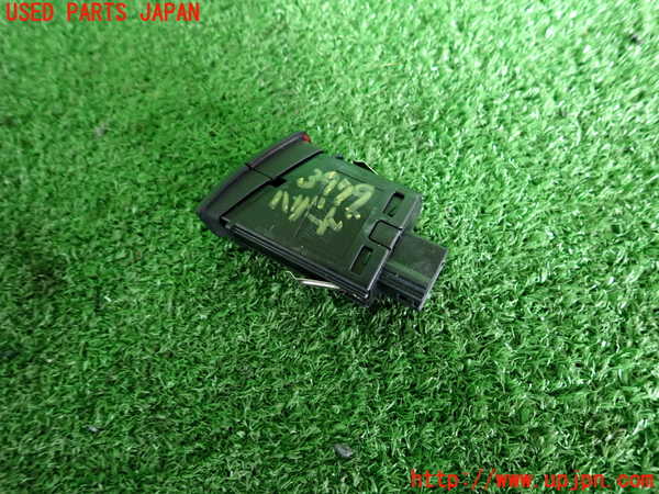 2UPJ-9239796290]BMW 320i(3B20)ハザードスイッチ 中古 (F30)_2