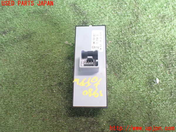 2UPJ-9239806240]VW ゴルフ GTI(1KAXX)右前パワーウィンドウスイッチ 中古_2