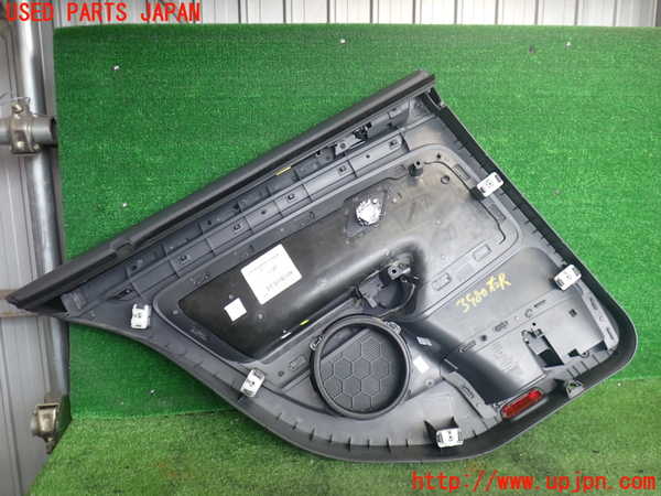 2UPJ-9239801294]VW ゴルフ GTI(1KAXX)右後ドア内張り 中古_4