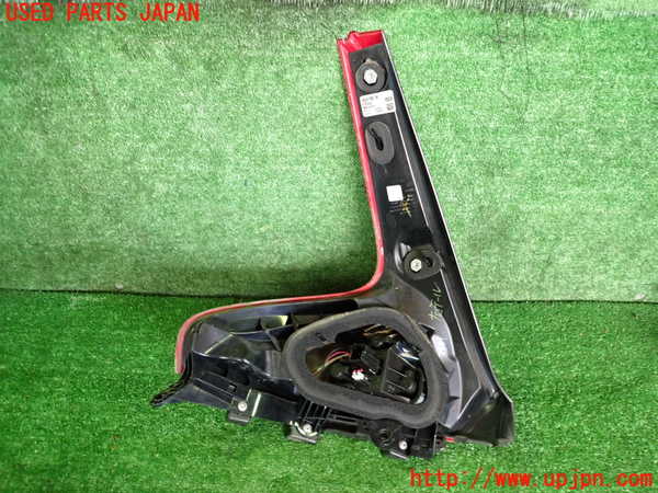 2UPJ-9239811530]ボルボ・V40(MB4164T)右テールランプ 中古_2