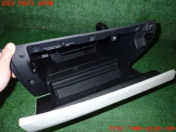 2UPJ-9239817516]ボルボ・V40(MB4164T)グローブボックス1 中古_4