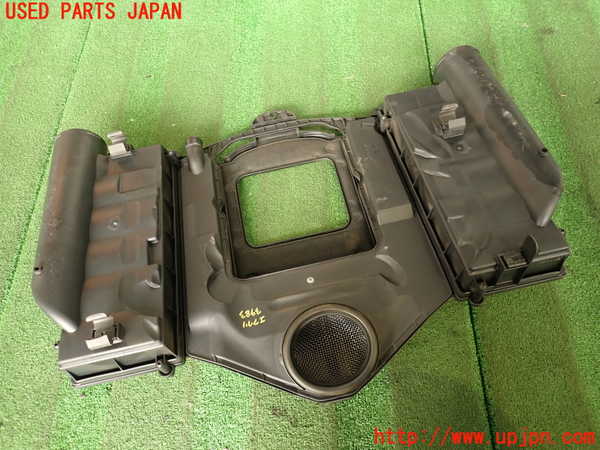 2UPJ-9239832560]ベンツ C250 ステーションワゴン(204252)エアクリーナーボックス 中古 (S204)_3