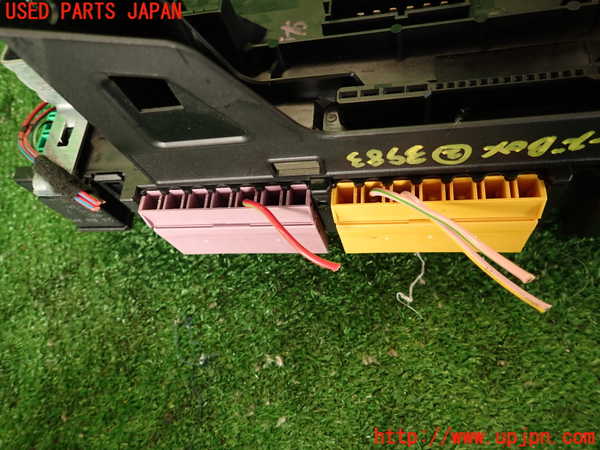 2UPJ-9239836742]ベンツ C250 ステーションワゴン(204252)ヒューズボックス2 中古 (S204)_3