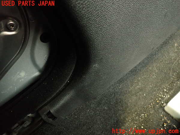 2UPJ-9239837670]ベンツ C250 ステーションワゴン(204252)左センターピラートリム 中古 (S204)_3