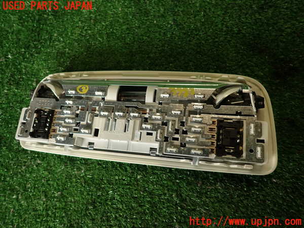 2UPJ-9239836412]ベンツ C250 ステーションワゴン(204252)ルームランプ2 (真中 2列目) 中古 (S204)_3