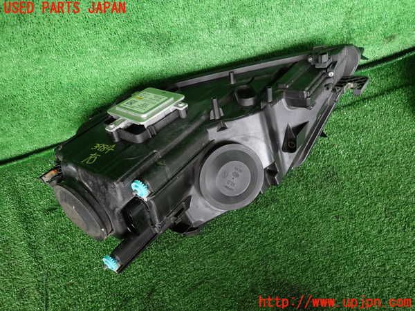 2UPJ-9239841130]アウディ・A3 スポーツバック(8PCAX)右ヘッドライト HID 中古_2
