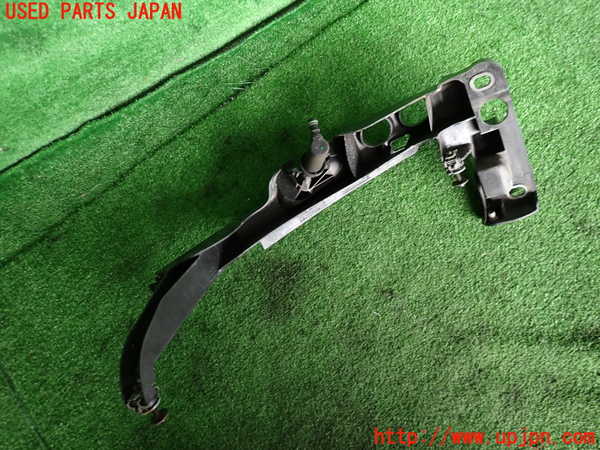 2UPJ-9239841140]アウディ・A3 スポーツバック(8PCAX)右ヘッドライトリム 中古_3