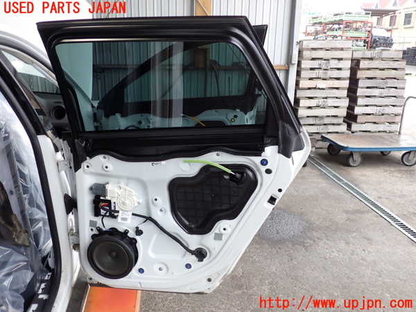 2UPJ-9239841290]アウディ・A3 スポーツバック(8PCAX)右後ドア 中古 SAINT-GOBAIN SEKURIT M23100 43R-001057_4