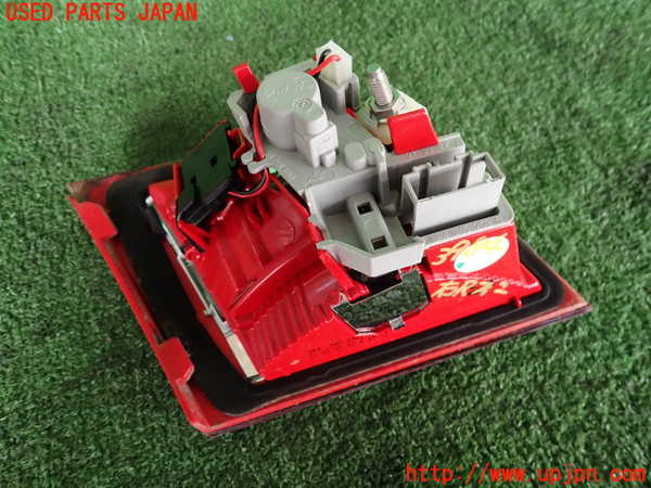 2UPJ-9239841550]アウディ・A3 スポーツバック(8PCAX)右リアフィニッシャー 中古_2