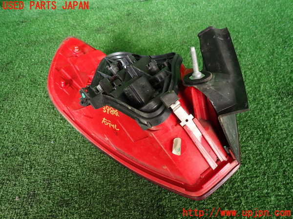 2UPJ-9239841530]アウディ・A3 スポーツバック(8PCAX)右テールランプ 中古_2