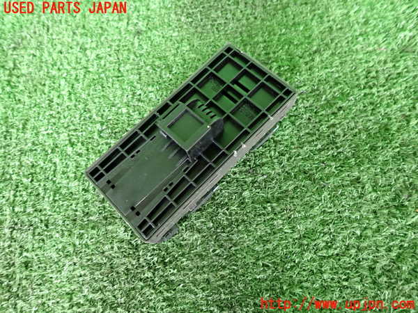 2UPJ-9239846240]アウディ・A3 スポーツバック(8PCAX)右前パワーウィンドウスイッチ 中古_2