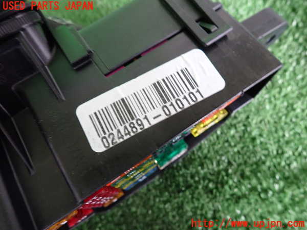 2UPJ-9239846741]アウディ・A3 スポーツバック(8PCAX)ヒューズボックス1(室内運転席側) 中古_3