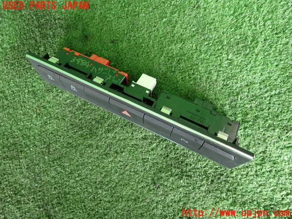 2UPJ-9239846290]アウディ・A3 スポーツバック(8PCAX)ハザードスイッチ 中古_2