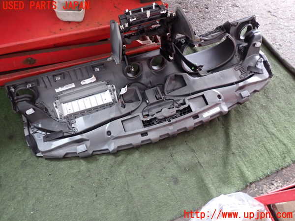 2UPJ-9239847505]アウディ・A3 スポーツバック(8PCAX)ダッシュボード 中古_3