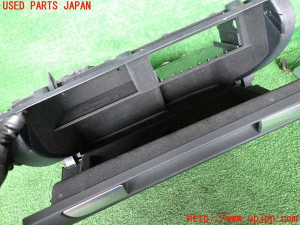 2UPJ-9239847516]アウディ・A3 スポーツバック(8PCAX)グローブボックス1 中古_3