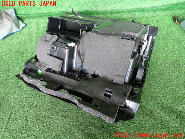 2UPJ-9239847516]アウディ・A3 スポーツバック(8PCAX)グローブボックス1 中古_4