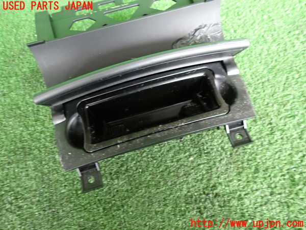 2UPJ-9239847821]アウディ・A3 スポーツバック(8PCAX)灰皿1 中古_3