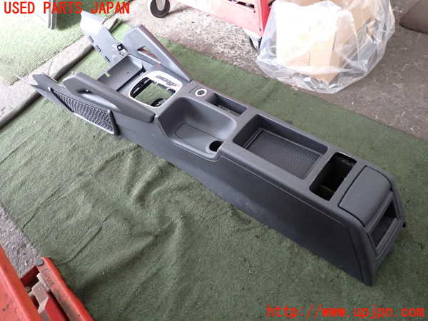 2UPJ-9239847540]アウディ・A3 スポーツバック(8PCAX)センターコンソール 中古_2