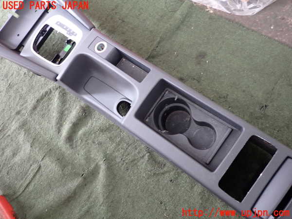 2UPJ-9239847540]アウディ・A3 スポーツバック(8PCAX)センターコンソール 中古_3