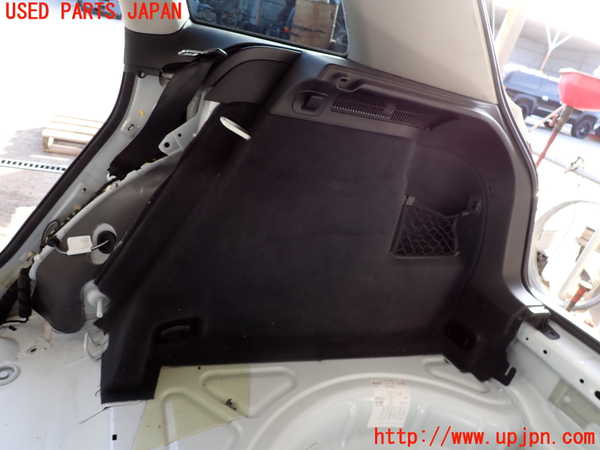 2UPJ-9239847675]アウディ・A3 スポーツバック(8PCAX)右リアピラートリム 中古_3