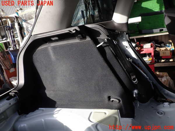 2UPJ-9239847680]アウディ・A3 スポーツバック(8PCAX)左リアピラートリム 中古_3