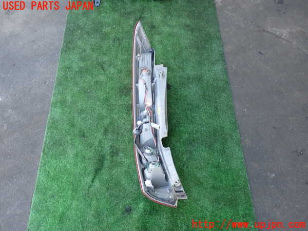 2UPJ-9239861530]ストリーム(RN8)右テールランプ 中古_2