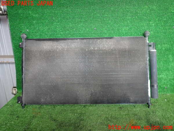 2UPJ-9239866031]ストリーム(RN8)エアコンコンデンサー1 中古_2