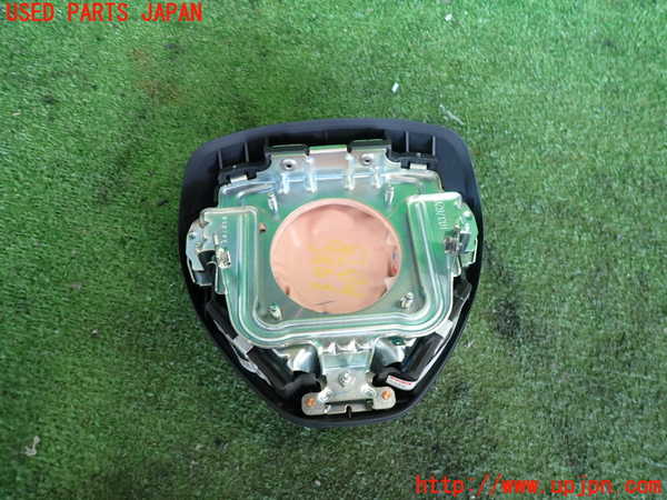 2UPJ-9239867865]ストリーム(RN8)運転席側エアバッグカバー 中古_2