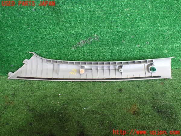 2UPJ-9239867655]ストリーム(RN8)右フロントピラートリム 中古_2