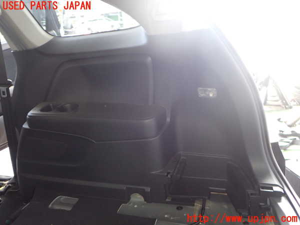 2UPJ-9239867675]ストリーム(RN8)右リアピラートリム 中古_3
