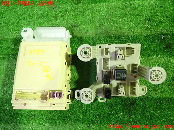 1UPJ-9239876742]アルファードハイブリッド(ATH10W)ヒューズボックス2(室内) 中古_2