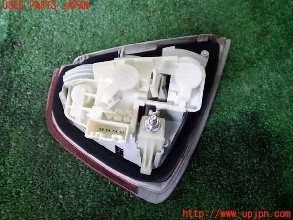 1UPJ-9239881550]BMW 320i(VA20 E90)右リアフィニッシャー 中古_2