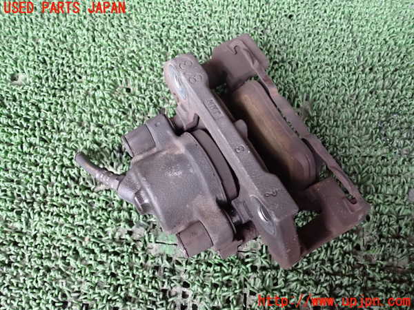 1UPJ-9239884085]BMW 320i(VA20 E90)左フロントキャリパー 中古_2