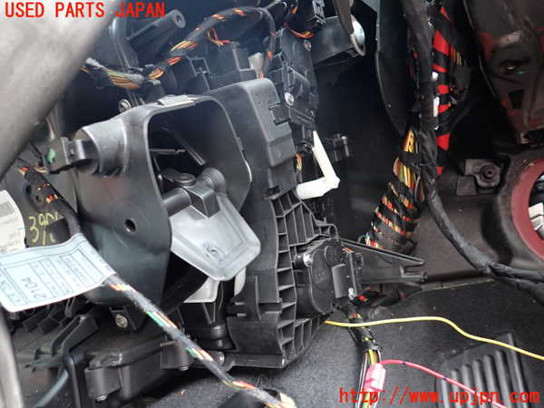 1UPJ-9239886081]BMW 320i(VA20 E90)エバポレーター1 中古_3