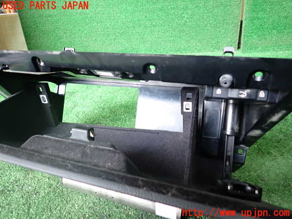 1UPJ-9239887516]BMW 320i(VA20 E90)グローブボックス1 中古_3