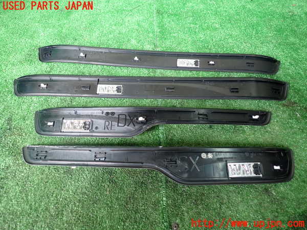 1UPJ-9239887740]BMW 320i(VA20 E90)スカッフプレート 中古_2