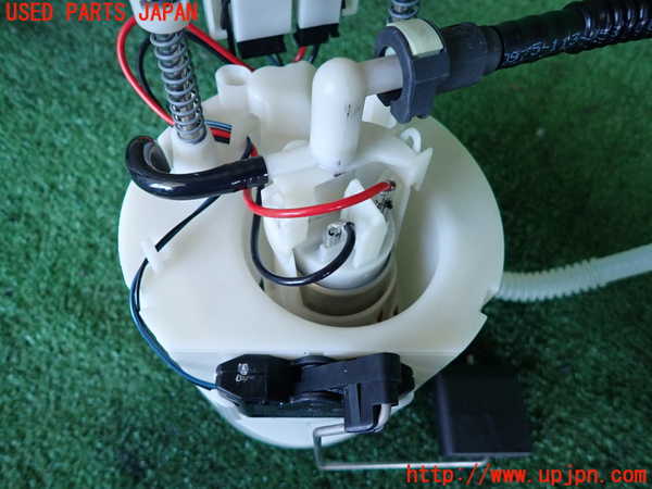 2UPJ-9239922510]ベンツ C180 ステーションワゴン S204(204249)燃料ポンプ 中古_3