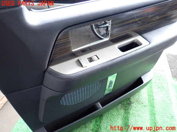 2UPJ-9239941234]リンカーン・ナビゲーター(不明)右前ドア内張り 中古_4
