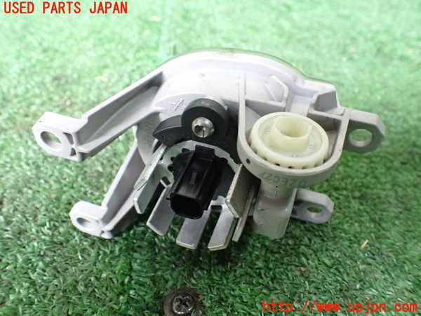 1UPJ-9239951180]カローラ ツーリング ハイブリッド(ZWE211W)右フォグ 中古_2