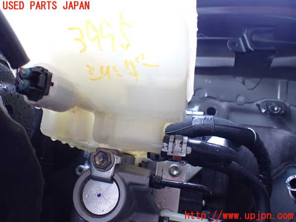 1UPJ-9239954050]カローラ ツーリング ハイブリッド(ZWE211W)ブレーキマスターシリンダー 中古_2