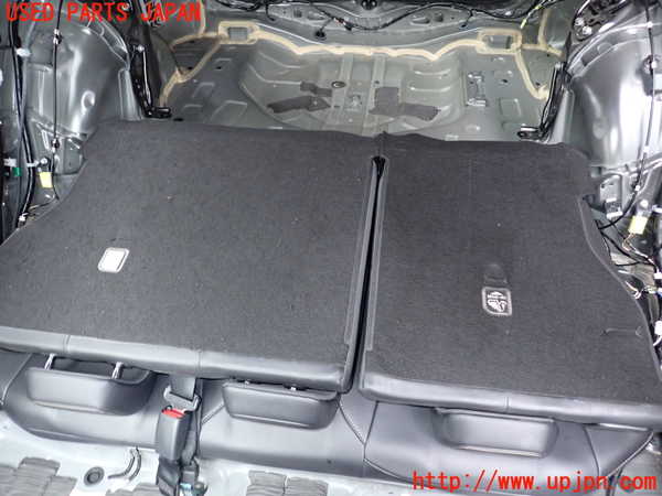 1UPJ-9239957385]カローラ ツーリング ハイブリッド(ZWE211W)リアシート 中古_5