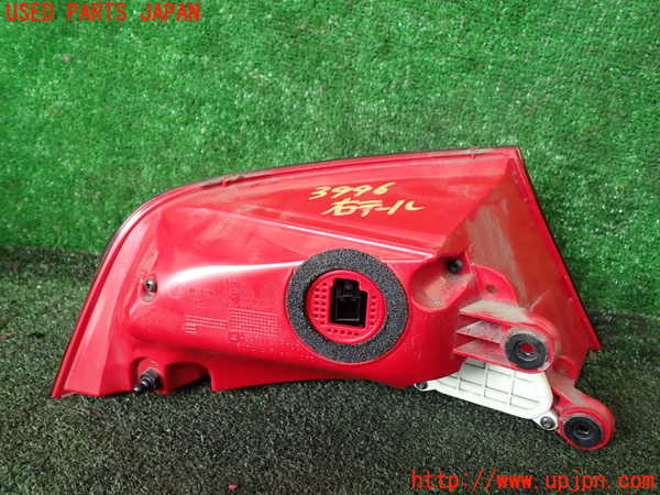 1UPJ-9239961530]アウディ・A7 スポーツバック(4GCGWC)右テールランプ 中古_2