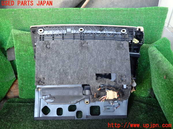 1UPJ-9239967516]アウディ・A7 スポーツバック(4GCGWC)グローブボックス1 中古_4