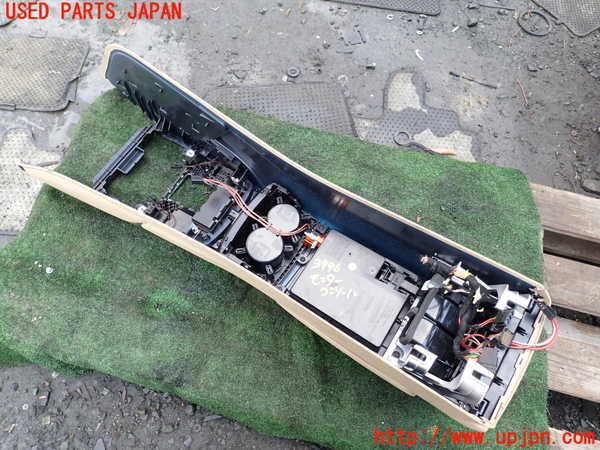 1UPJ-9239967540]アウディ・A7 スポーツバック(4GCGWC)センターコンソール 中古_5